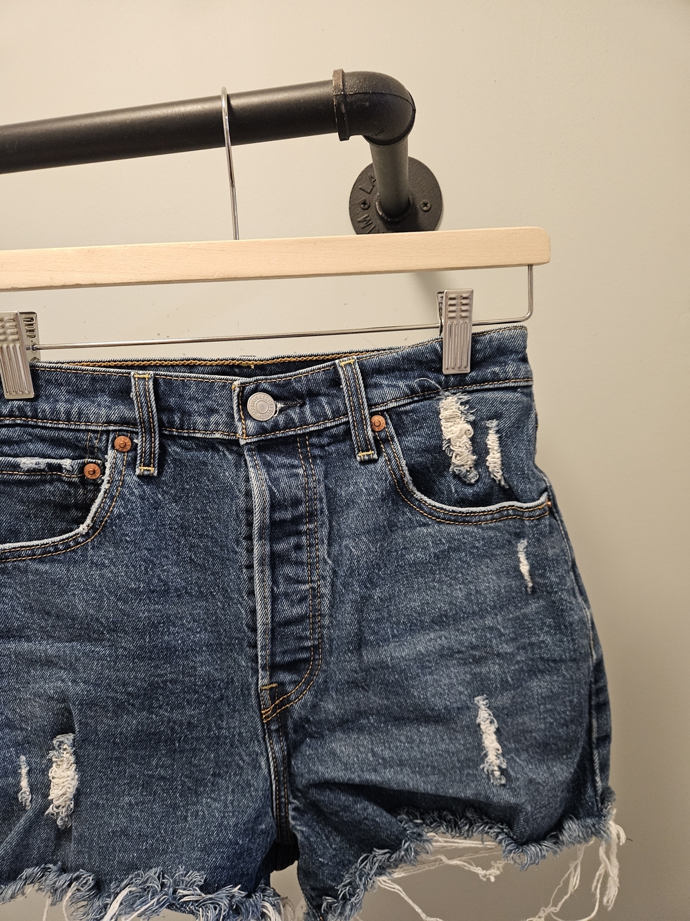 Levis Ribcage Shorts - Picture 2 of 6